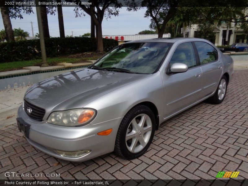 Front 3/4 View of 2002 I 35