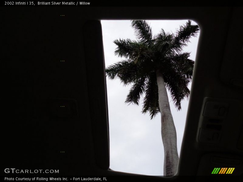 Brilliant Silver Metallic / Willow 2002 Infiniti I 35