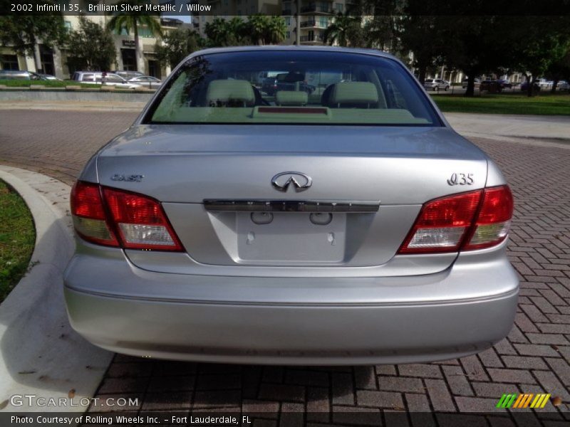 Brilliant Silver Metallic / Willow 2002 Infiniti I 35