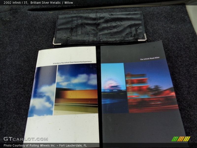 Brilliant Silver Metallic / Willow 2002 Infiniti I 35