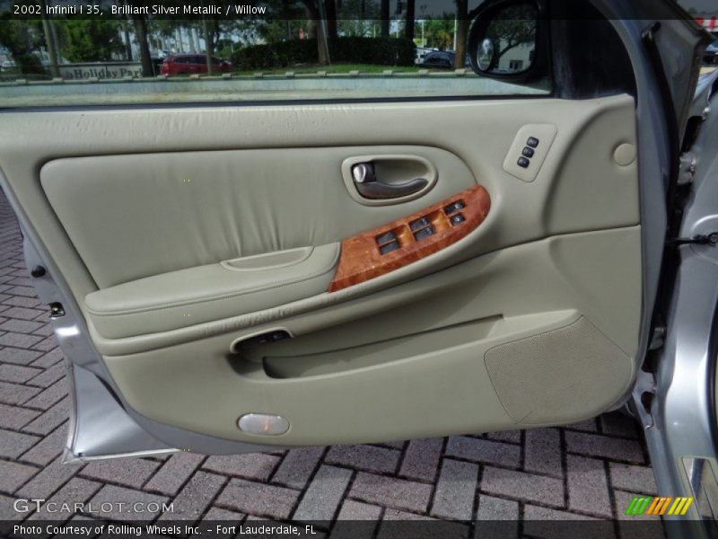 Brilliant Silver Metallic / Willow 2002 Infiniti I 35