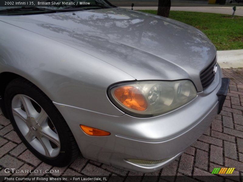 Brilliant Silver Metallic / Willow 2002 Infiniti I 35
