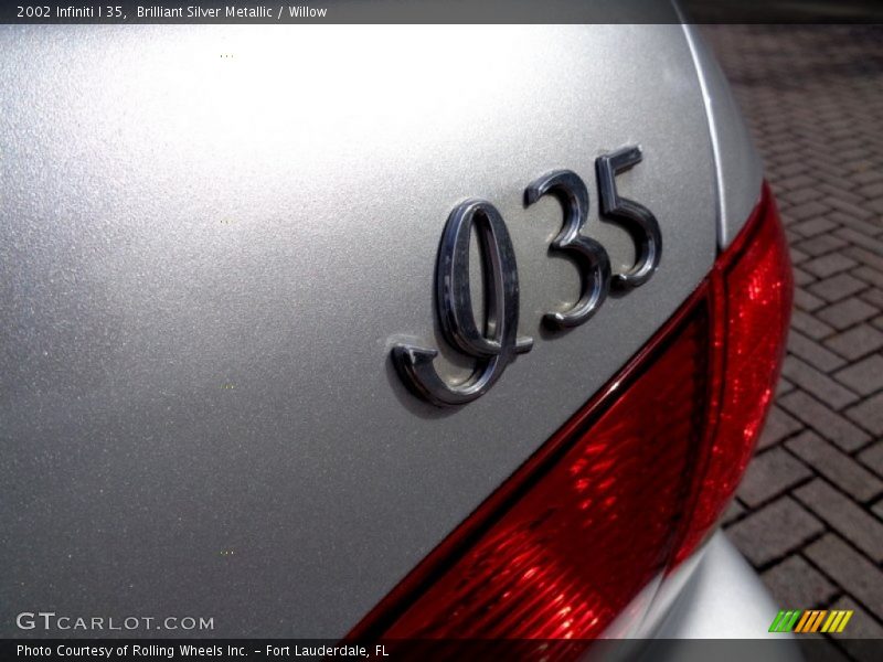 Brilliant Silver Metallic / Willow 2002 Infiniti I 35