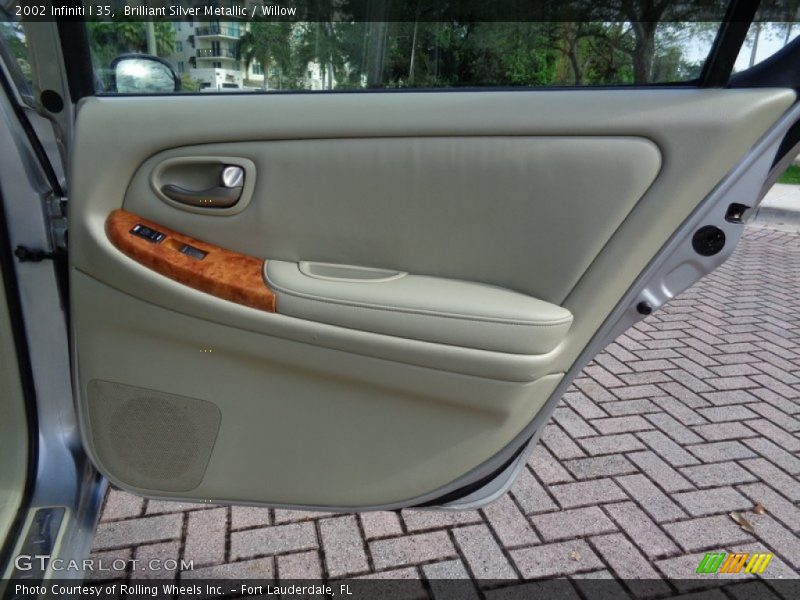 Brilliant Silver Metallic / Willow 2002 Infiniti I 35