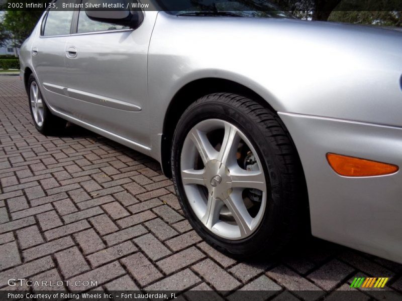 Brilliant Silver Metallic / Willow 2002 Infiniti I 35