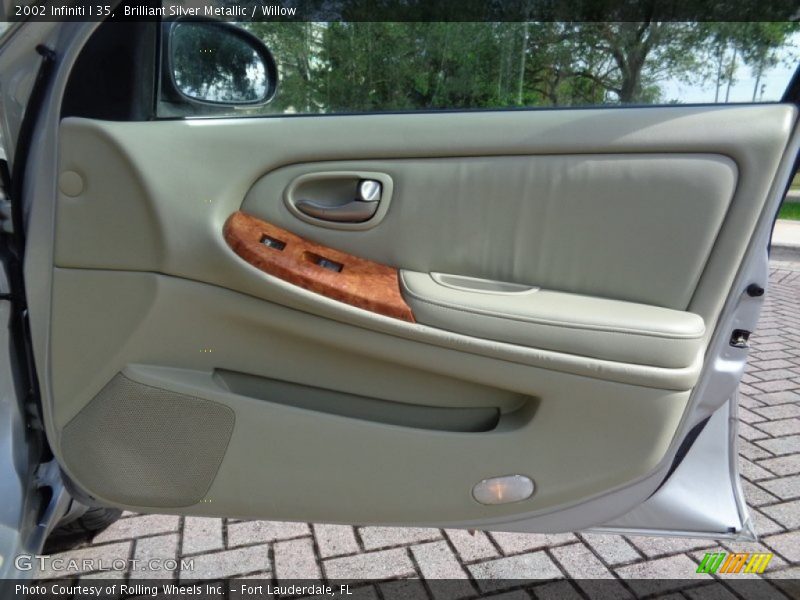 Brilliant Silver Metallic / Willow 2002 Infiniti I 35