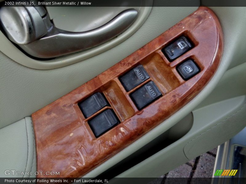 Brilliant Silver Metallic / Willow 2002 Infiniti I 35
