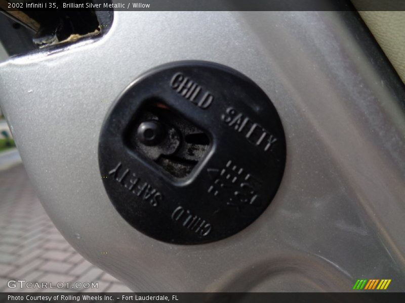 Brilliant Silver Metallic / Willow 2002 Infiniti I 35