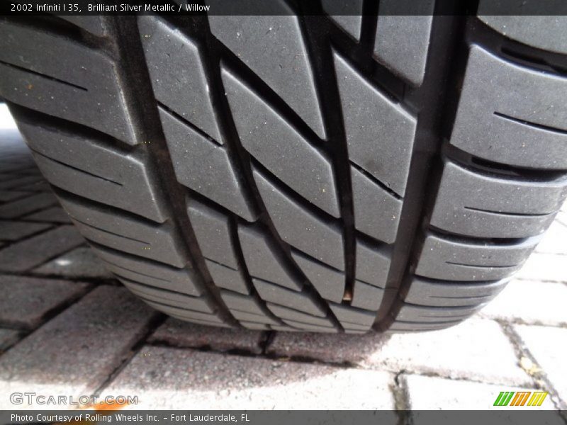 Brilliant Silver Metallic / Willow 2002 Infiniti I 35
