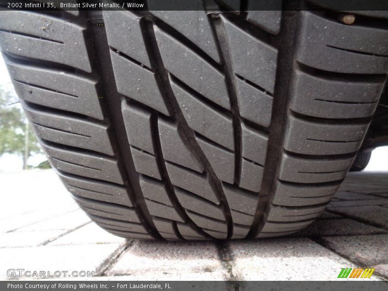 Brilliant Silver Metallic / Willow 2002 Infiniti I 35