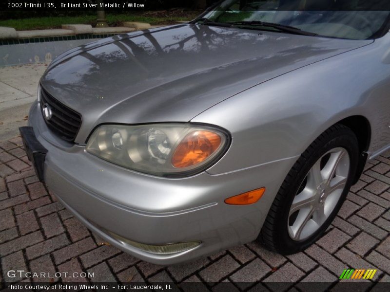 Brilliant Silver Metallic / Willow 2002 Infiniti I 35