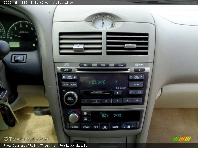 Brilliant Silver Metallic / Willow 2002 Infiniti I 35