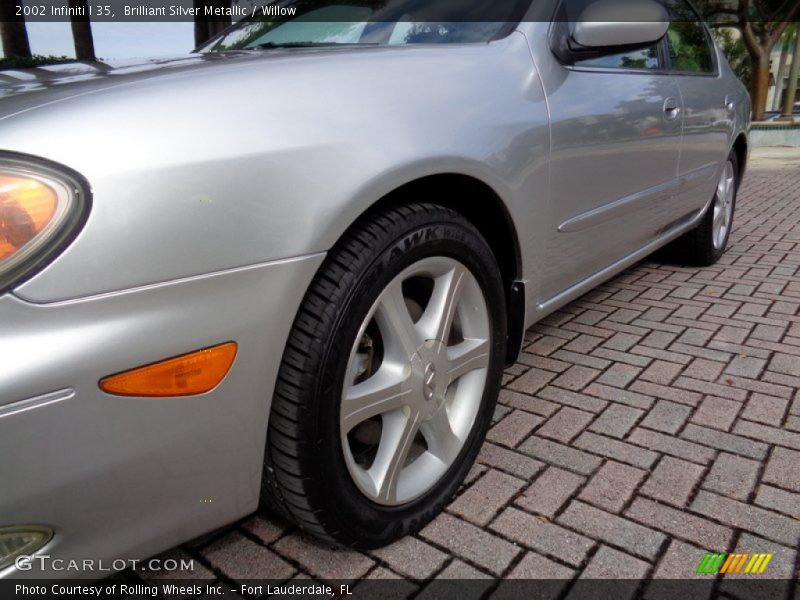 Brilliant Silver Metallic / Willow 2002 Infiniti I 35