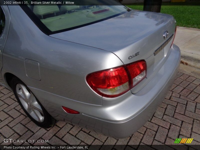 Brilliant Silver Metallic / Willow 2002 Infiniti I 35