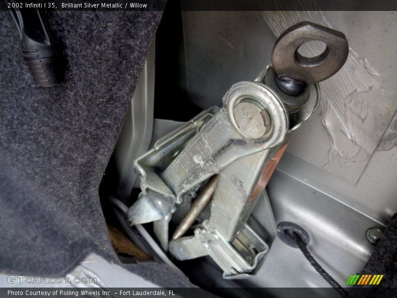 Brilliant Silver Metallic / Willow 2002 Infiniti I 35