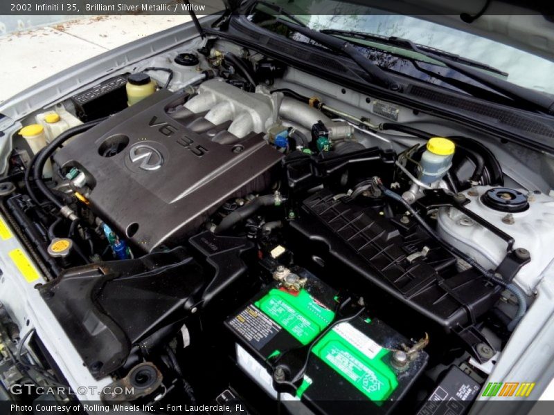 Brilliant Silver Metallic / Willow 2002 Infiniti I 35