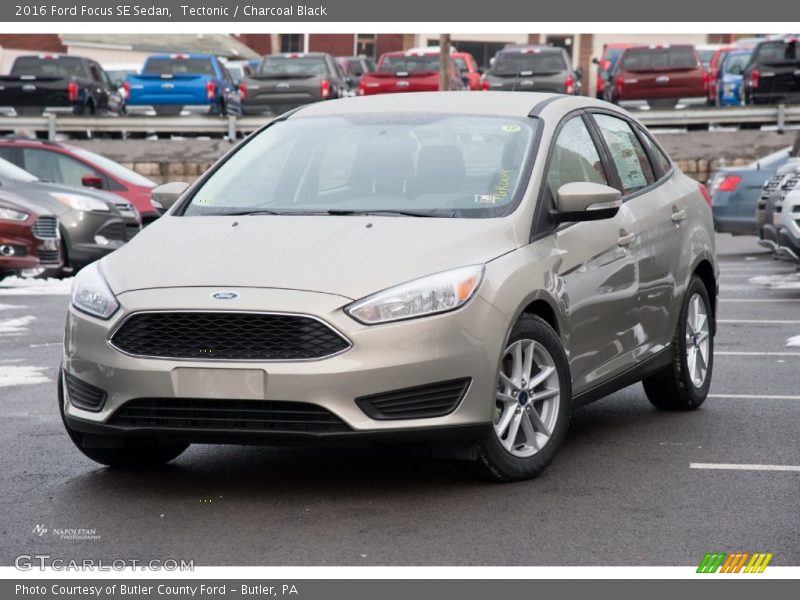 Tectonic / Charcoal Black 2016 Ford Focus SE Sedan