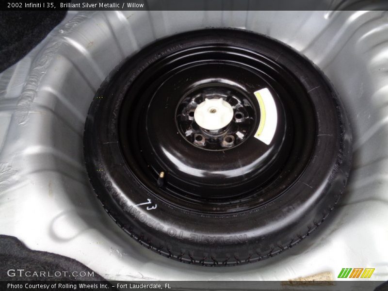 Brilliant Silver Metallic / Willow 2002 Infiniti I 35