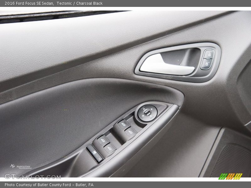 Tectonic / Charcoal Black 2016 Ford Focus SE Sedan