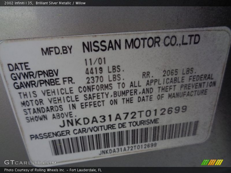 Brilliant Silver Metallic / Willow 2002 Infiniti I 35