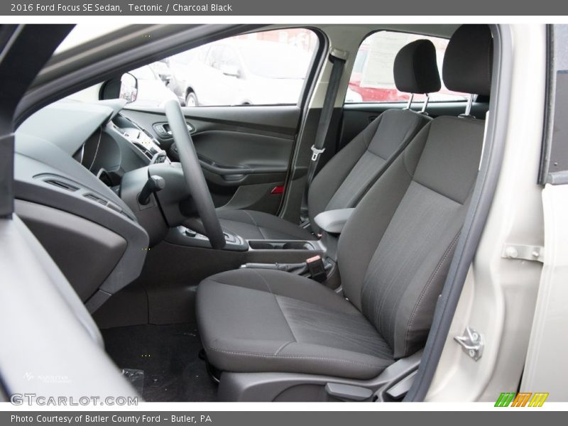 Tectonic / Charcoal Black 2016 Ford Focus SE Sedan