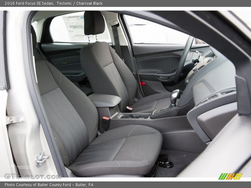 Tectonic / Charcoal Black 2016 Ford Focus SE Sedan