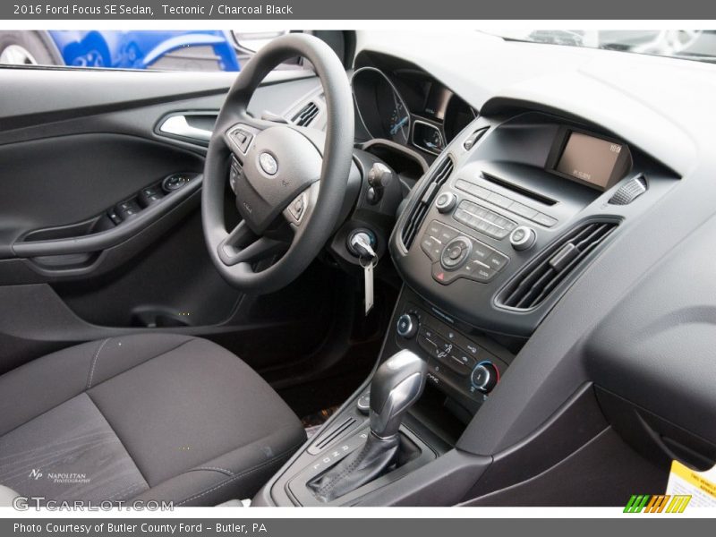 Tectonic / Charcoal Black 2016 Ford Focus SE Sedan