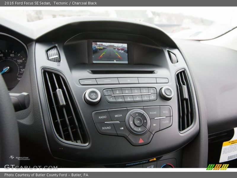 Tectonic / Charcoal Black 2016 Ford Focus SE Sedan
