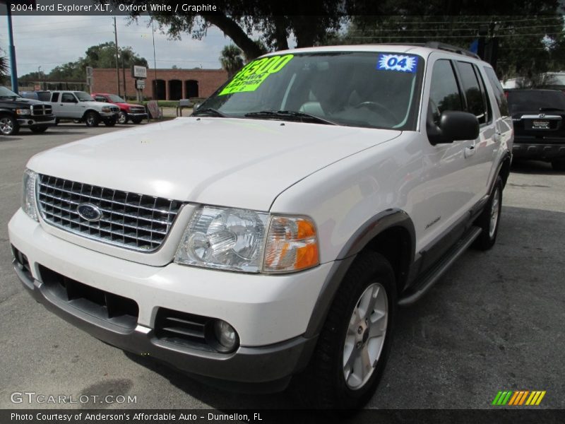 Front 3/4 View of 2004 Explorer XLT