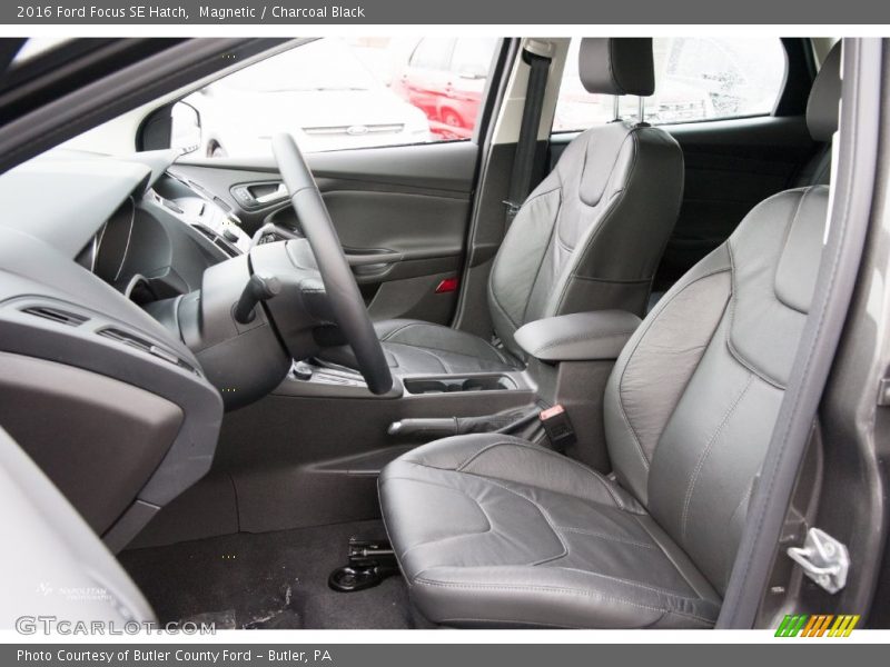 Magnetic / Charcoal Black 2016 Ford Focus SE Hatch