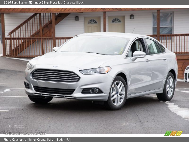 Ingot Silver Metallic / Charcoal Black 2016 Ford Fusion SE