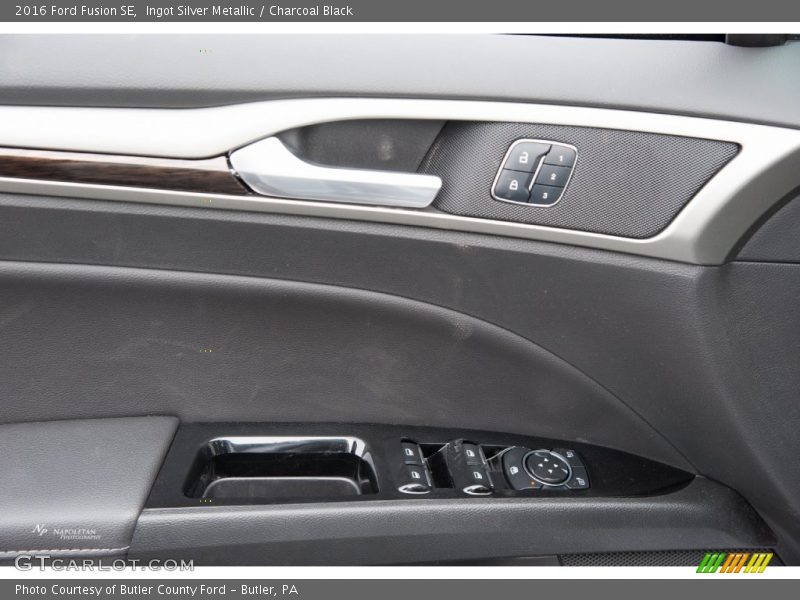 Ingot Silver Metallic / Charcoal Black 2016 Ford Fusion SE