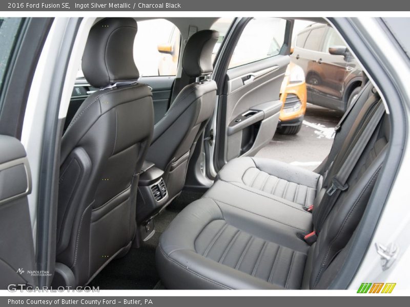 Ingot Silver Metallic / Charcoal Black 2016 Ford Fusion SE
