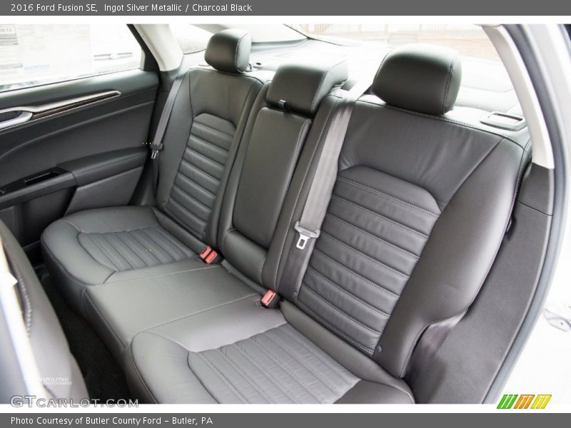 Ingot Silver Metallic / Charcoal Black 2016 Ford Fusion SE