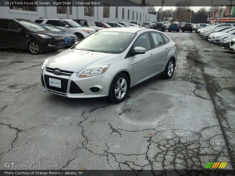 Ingot Silver / Charcoal Black 2014 Ford Focus SE Sedan