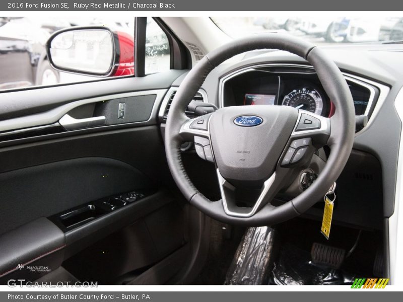 Ruby Red Metallic / Charcoal Black 2016 Ford Fusion SE