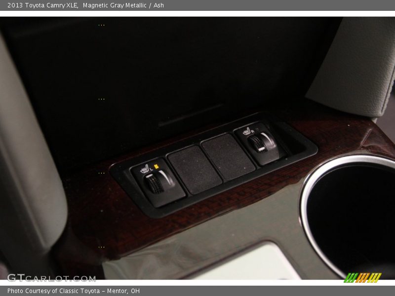 Magnetic Gray Metallic / Ash 2013 Toyota Camry XLE