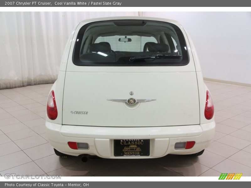 Cool Vanilla White / Pastel Slate Gray 2007 Chrysler PT Cruiser