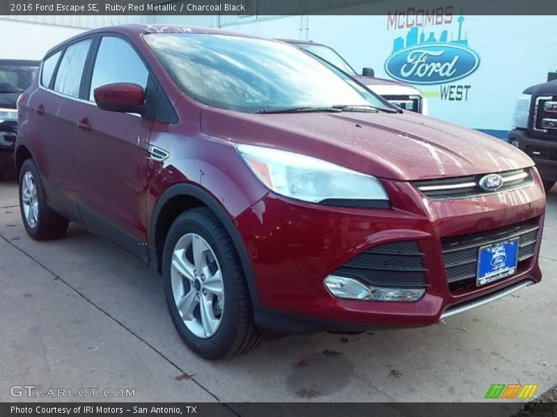 Ruby Red Metallic / Charcoal Black 2016 Ford Escape SE