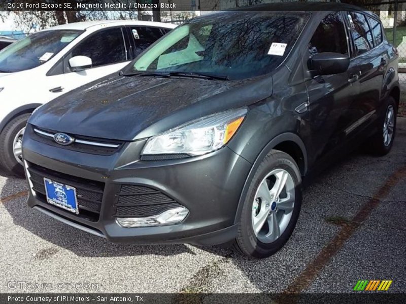 Magnetic Metallic / Charcoal Black 2016 Ford Escape SE