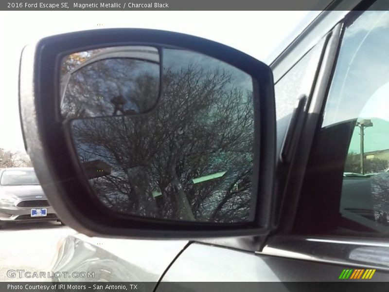 Magnetic Metallic / Charcoal Black 2016 Ford Escape SE