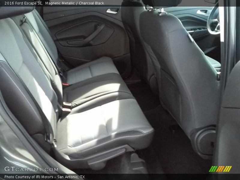 Magnetic Metallic / Charcoal Black 2016 Ford Escape SE