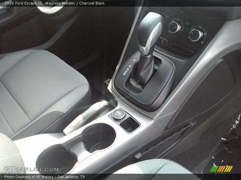 Magnetic Metallic / Charcoal Black 2016 Ford Escape SE