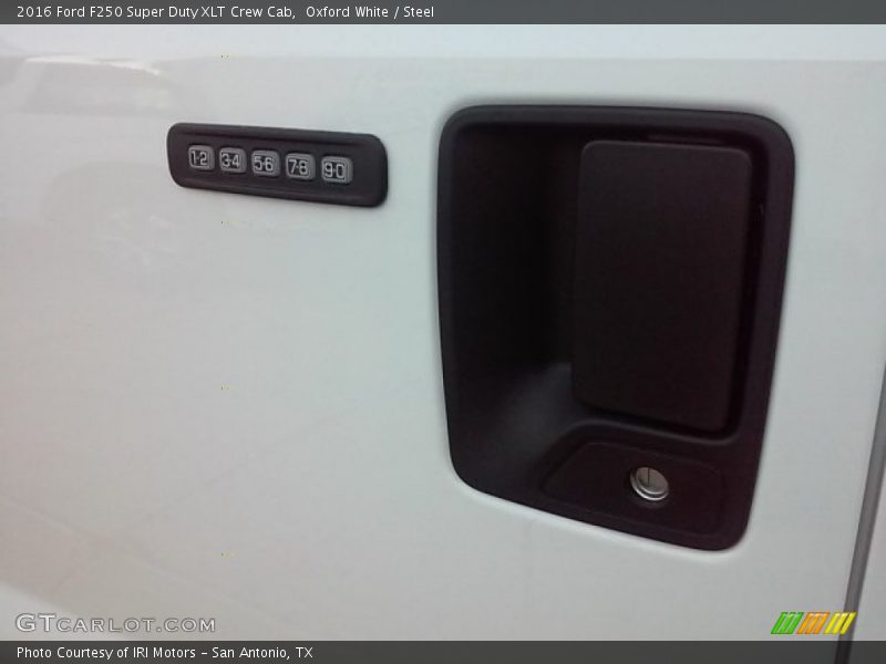 Oxford White / Steel 2016 Ford F250 Super Duty XLT Crew Cab