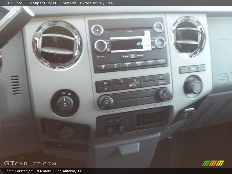 Oxford White / Steel 2016 Ford F250 Super Duty XLT Crew Cab