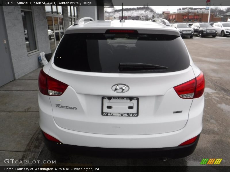 Winter White / Beige 2015 Hyundai Tucson SE AWD