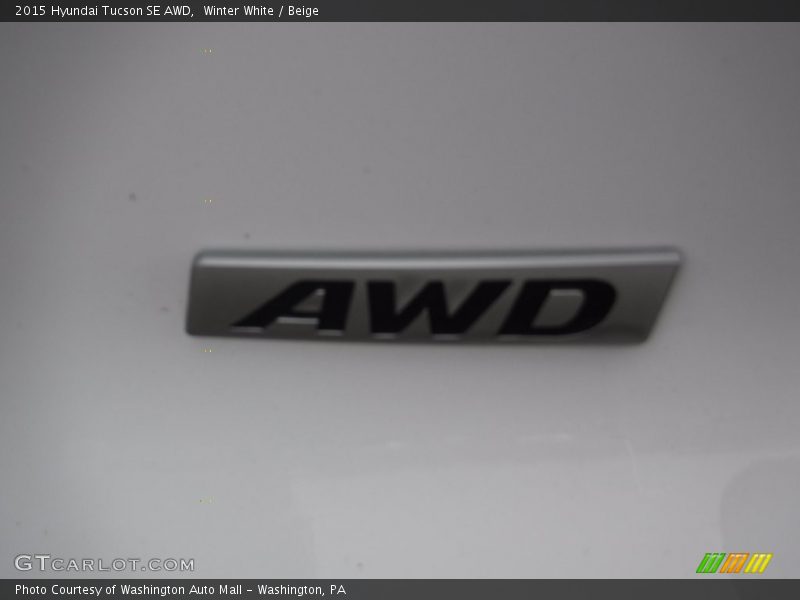 Winter White / Beige 2015 Hyundai Tucson SE AWD