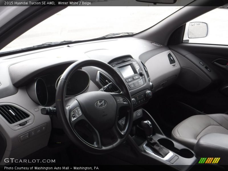 Winter White / Beige 2015 Hyundai Tucson SE AWD