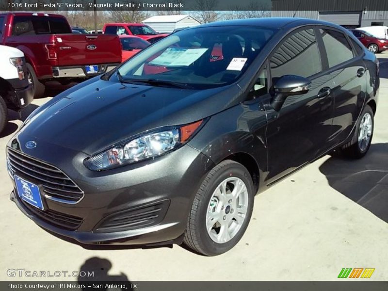 Magnetic Metallic / Charcoal Black 2016 Ford Fiesta SE Sedan