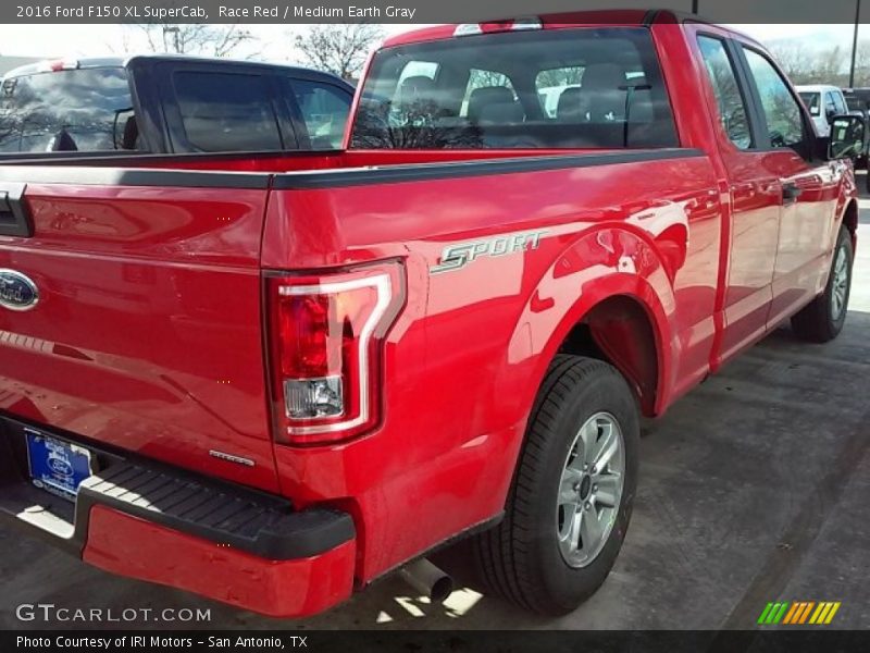 Race Red / Medium Earth Gray 2016 Ford F150 XL SuperCab